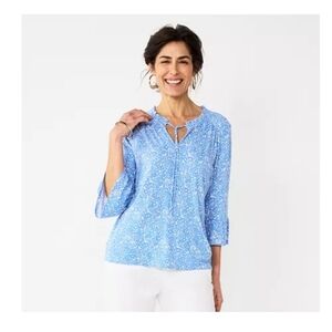 Croft and Barrow Three-Quarter Sleeve Women's Top Blue Textured Flower (EUC)